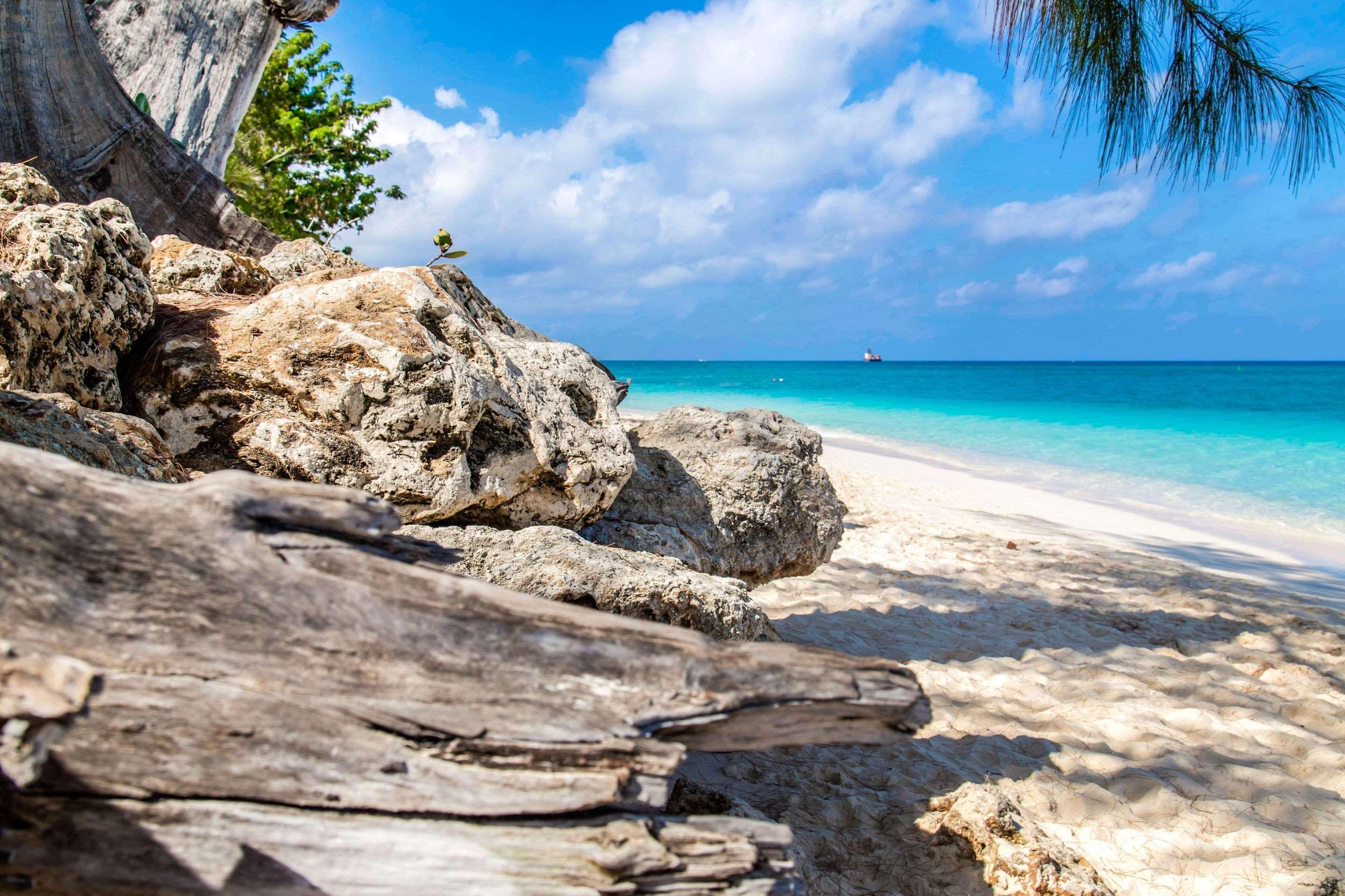 Hampton By Hilton Grand Cayman Seven Mile Beach George Town Exterior foto