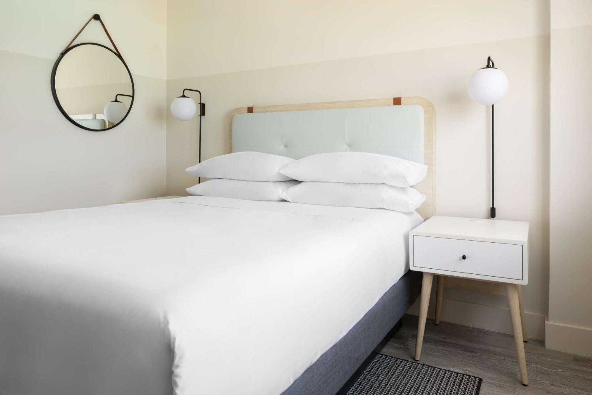 Hampton By Hilton Grand Cayman Seven Mile Beach George Town Exterior foto
