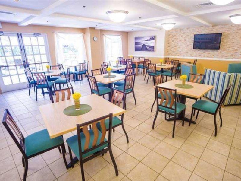 Hampton By Hilton Grand Cayman Seven Mile Beach George Town Exterior foto